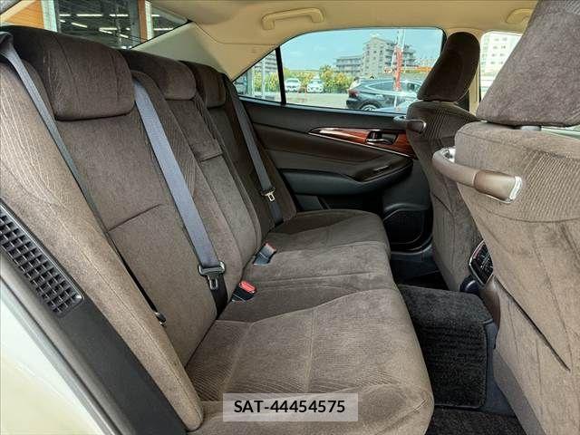 Toyota CROWN SEDAN 2014-06 8313957-17