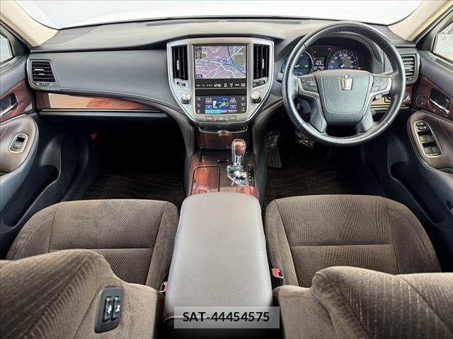 Toyota CROWN SEDAN 2014-06 8313957-1