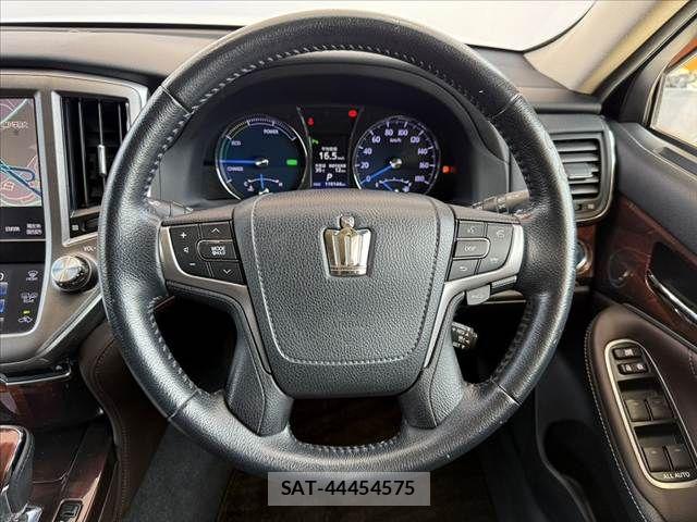 Toyota CROWN SEDAN 2014-06 8313957-20