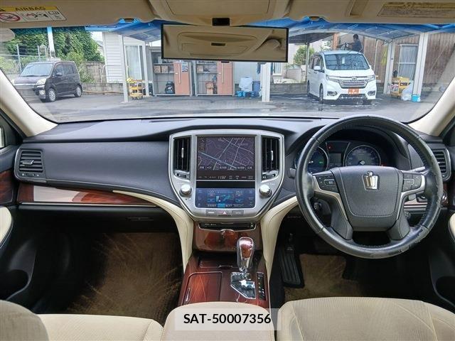 Toyota CROWN SEDAN 2014-02 8335393-16