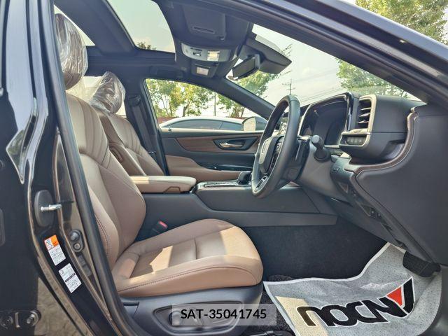 Toyota CROWN SEDAN 2025-02 8335357-9