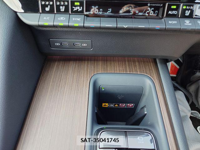Toyota CROWN SEDAN 2025-02 8335357-18