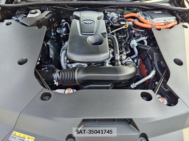 Toyota CROWN SEDAN 2025-02 8335357-29