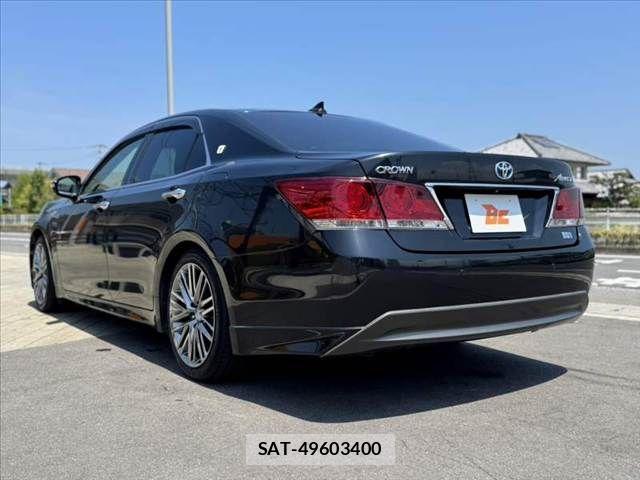 Toyota CROWN SEDAN 2013-02 8335383-12