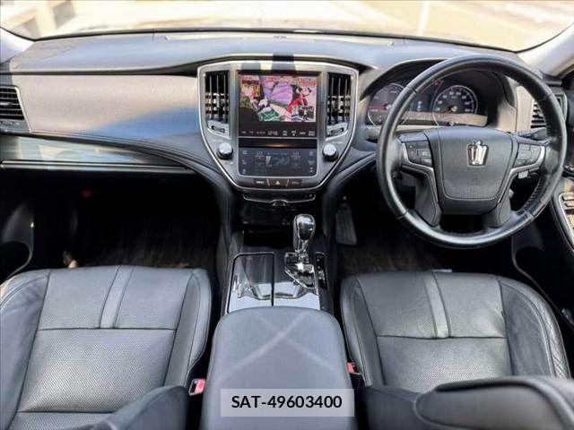 Toyota CROWN SEDAN 2013-02 8335383-1