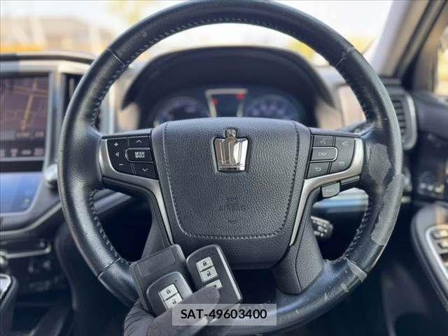 Toyota CROWN SEDAN 2013-02 8335383-4