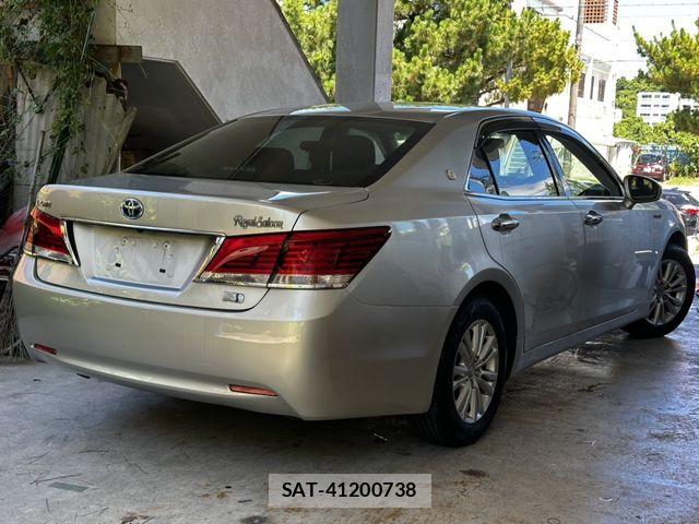 Toyota CROWN SEDAN 2014-10 8335392-3