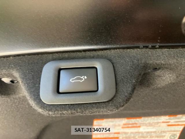 Toyota CROWN SEDAN 2023-12 8335356-10