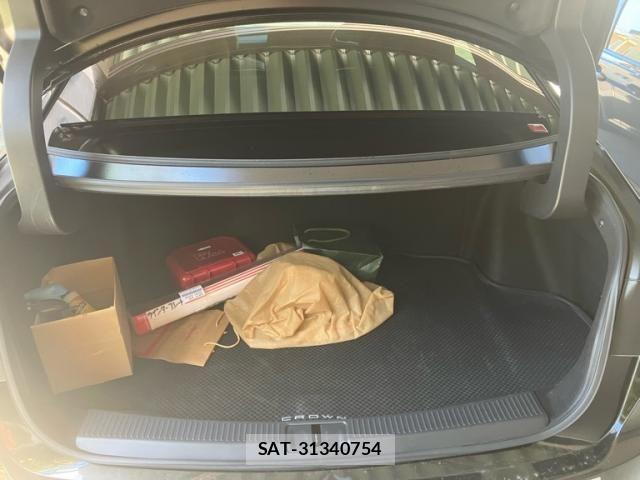 Toyota CROWN SEDAN 2023-12 8335356-11