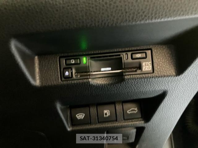 Toyota CROWN SEDAN 2023-12 8335356-15