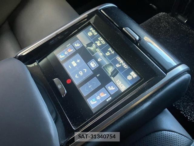 Toyota CROWN SEDAN 2023-12 8335356-20