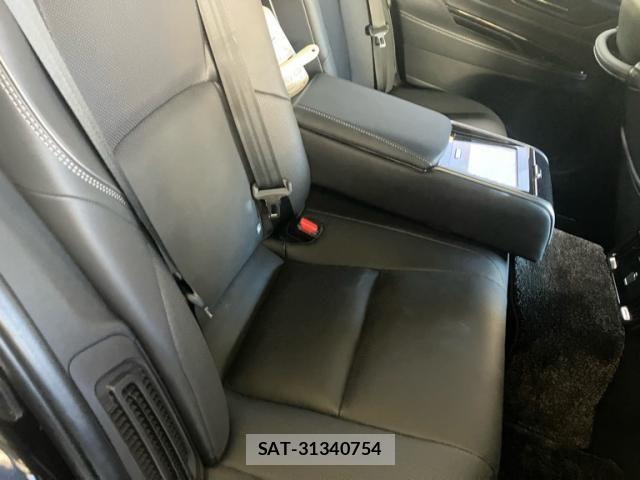 Toyota CROWN SEDAN 2023-12 8335356-23