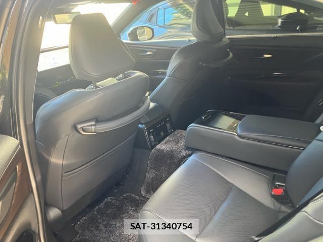 Toyota CROWN SEDAN 2023-12 8335356-25