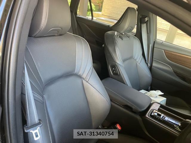 Toyota CROWN SEDAN 2023-12 8335356-26