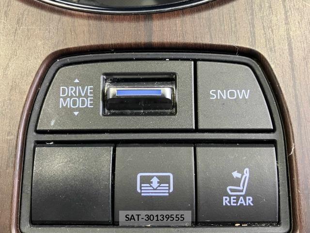 Toyota CROWN SEDAN 2021-04 8335358-14