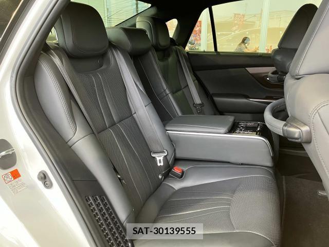 Toyota CROWN SEDAN 2021-04 8335358-18