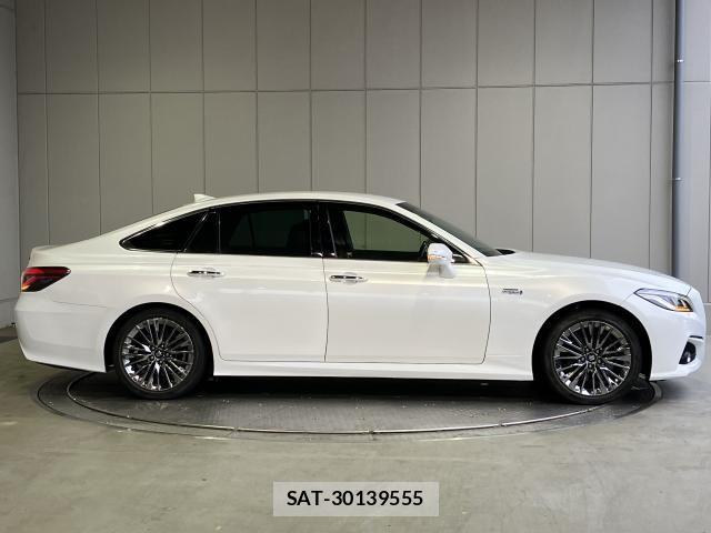 Toyota CROWN SEDAN 2021-04 8335358-29