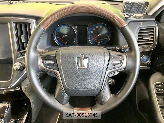 Toyota CROWN SEDAN 2017-04 8335370-10