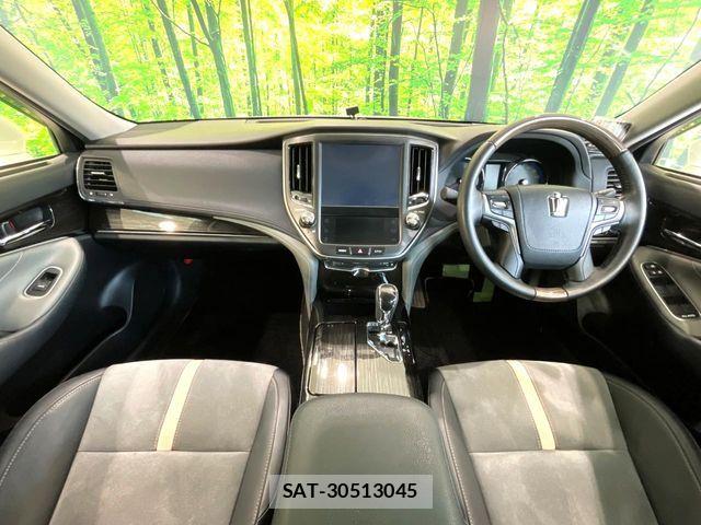 Toyota CROWN SEDAN 2017-04 8335370-1
