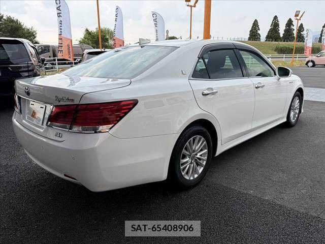 Toyota CROWN SEDAN 2015-11 8335385-12