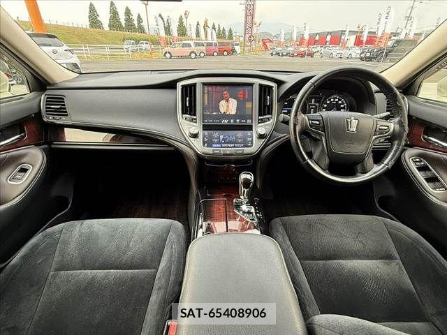Toyota CROWN SEDAN 2015-11 8335385-1