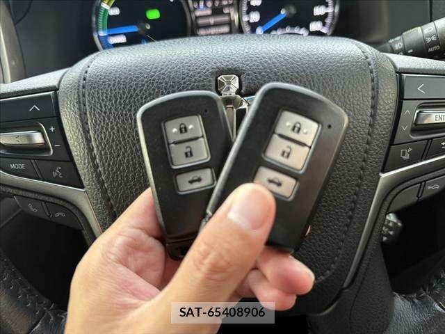 Toyota CROWN SEDAN 2015-11 8335385-4