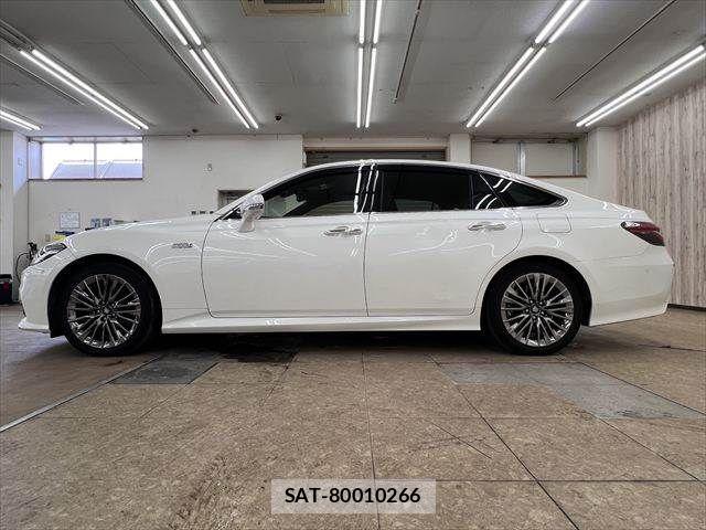 Toyota CROWN SEDAN 2018-07 8335376-19