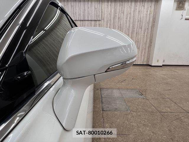 Toyota CROWN SEDAN 2018-07 8335376-24