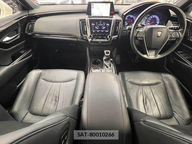 Toyota CROWN SEDAN 2018-07 8335376-2