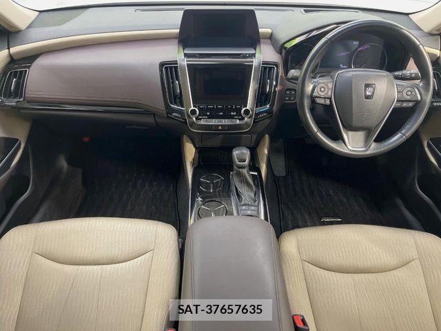 Toyota CROWN SEDAN 2019-04 8354233-1