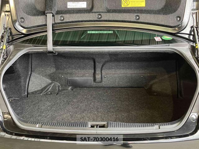 Toyota CROWN SEDAN 2015-06 8354239-21