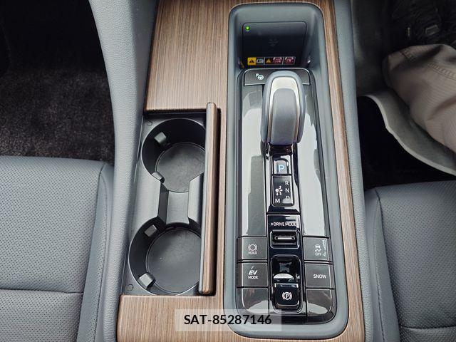Toyota CROWN SEDAN 2024-11 8354218-19