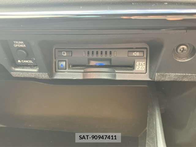 Toyota CROWN SEDAN 2018-07 8354234-2