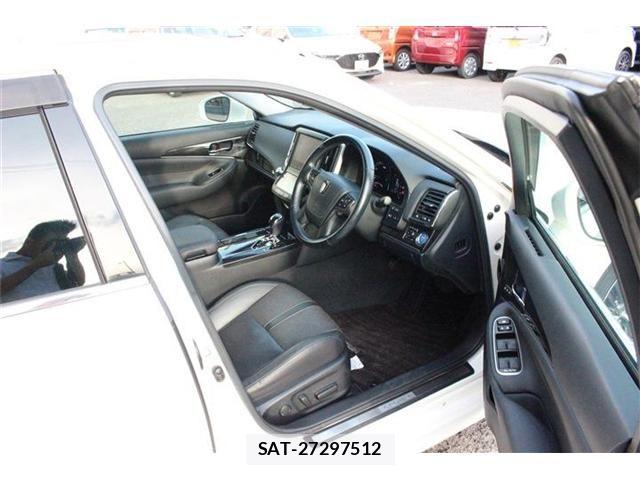 Toyota CROWN SEDAN 2013-05 8365316-20