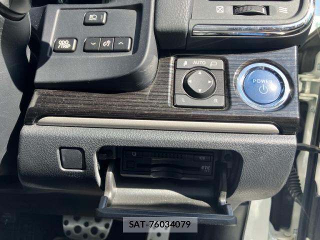Toyota CROWN SEDAN 2018-01 8365306-9