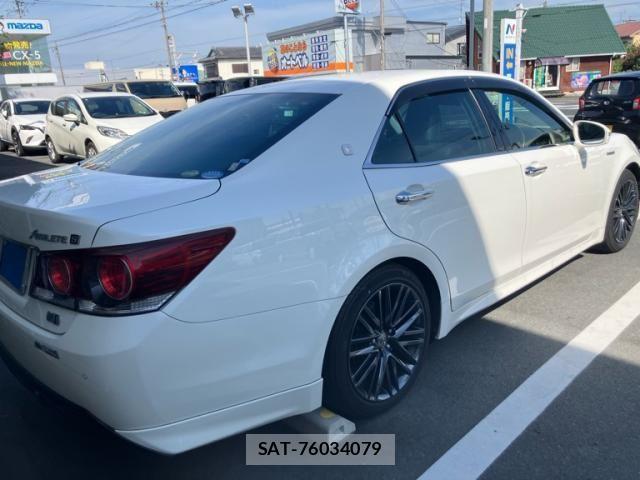 Toyota CROWN SEDAN 2018-01 8365306-4