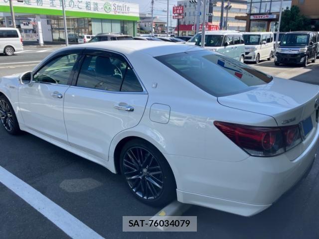Toyota CROWN SEDAN 2018-01 8365306-5