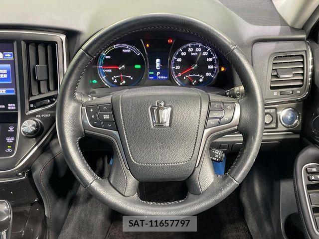 Toyota CROWN SEDAN 2013-11 8365317-10