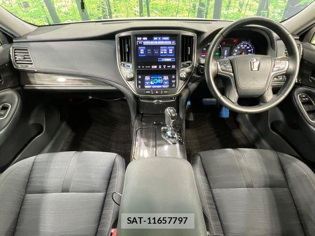 Toyota CROWN SEDAN 2013-11 8365317-1