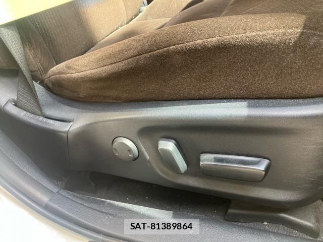 Toyota CROWN SEDAN 2013-06 8365320-13