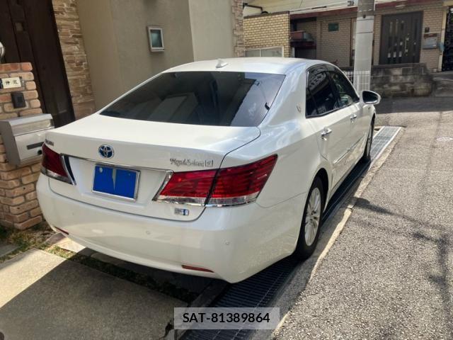 Toyota CROWN SEDAN 2013-06 8365320-5