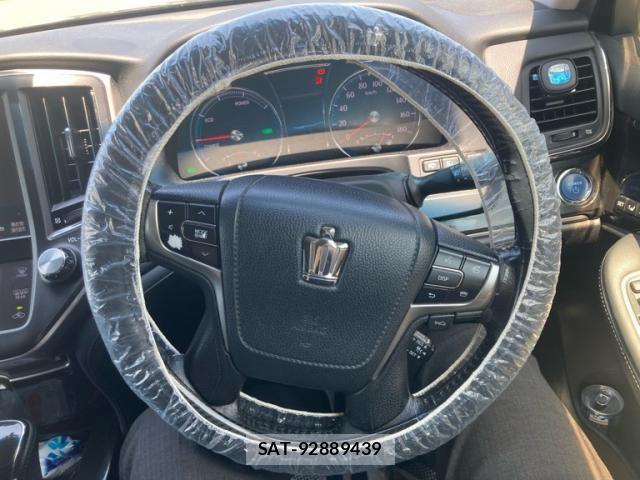 Toyota CROWN SEDAN 2013-08 8365321-20