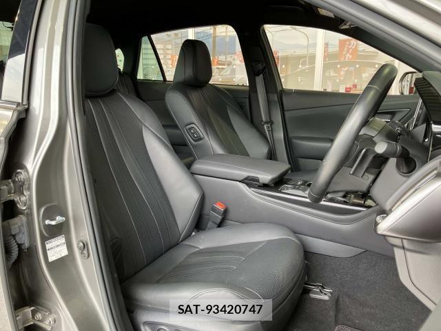 Toyota CROWN SEDAN 2022-04 8365292-18