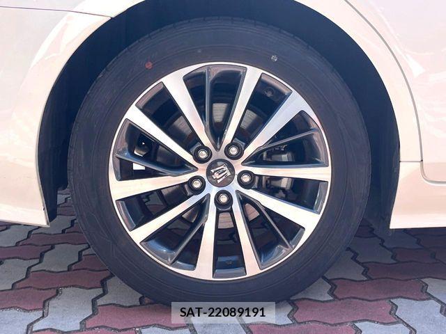 Toyota CROWN SEDAN 2018-07 8365310-12