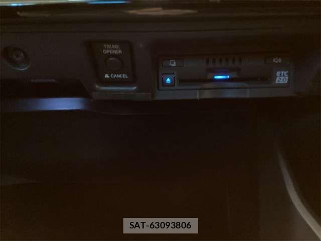 Toyota CROWN SEDAN 2018-11 8365300-10