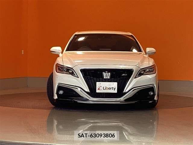 Toyota CROWN SEDAN 2018-11 8365300-11
