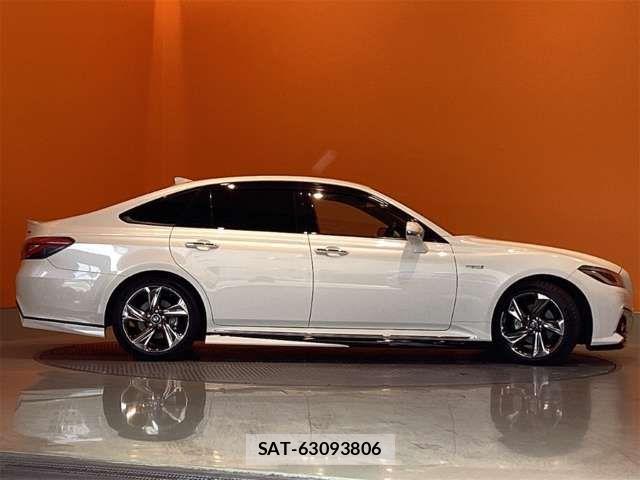 Toyota CROWN SEDAN 2018-11 8365300-14