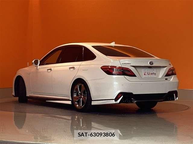 Toyota CROWN SEDAN 2018-11 8365300-17