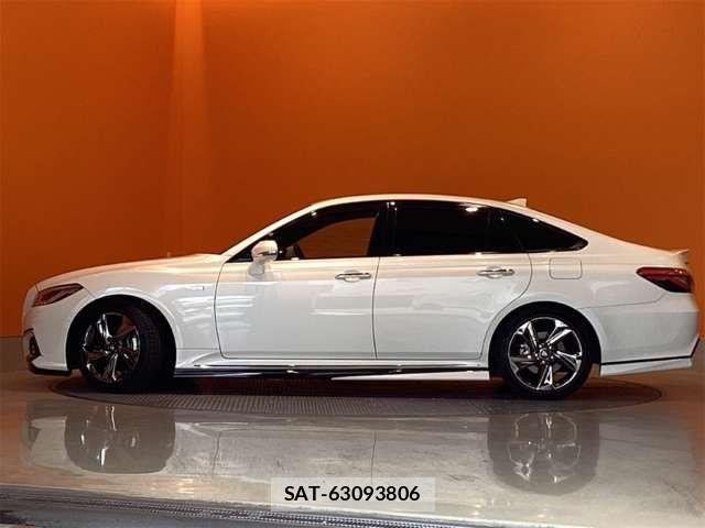 Toyota CROWN SEDAN 2018-11 8365300-18