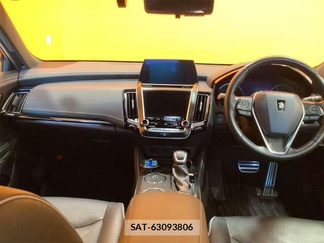 Toyota CROWN SEDAN 2018-11 8365300-1